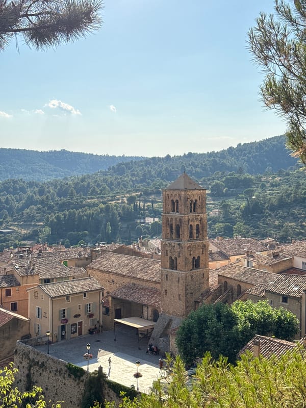 Moustiers-Sainte-Marie from above, including its clifftop chapel