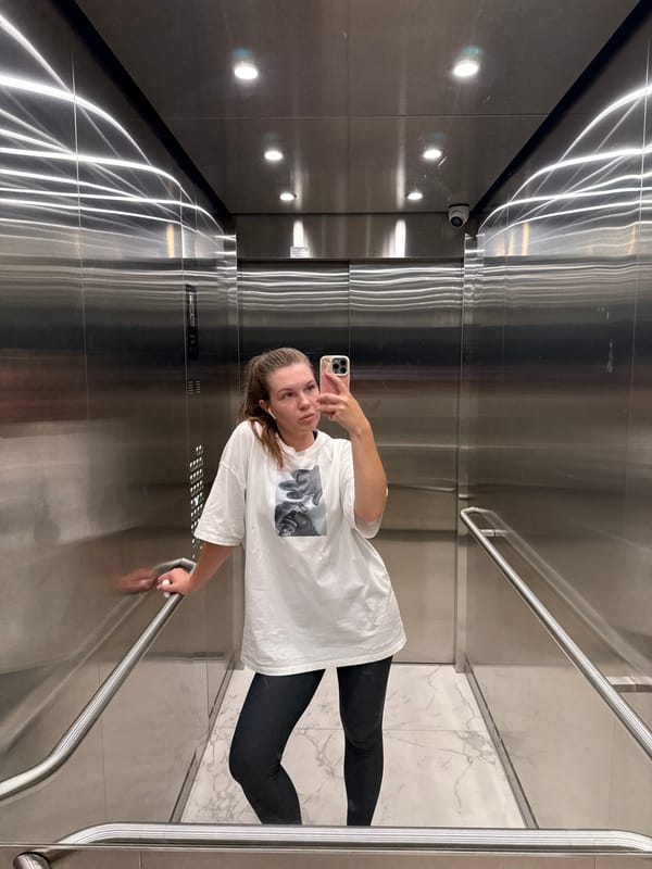 Woman documents afternoon in Belgrade through multiple selfies