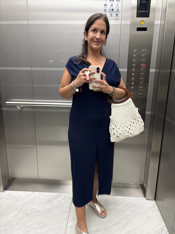 Woman takes phone photo in San Isidro elevator