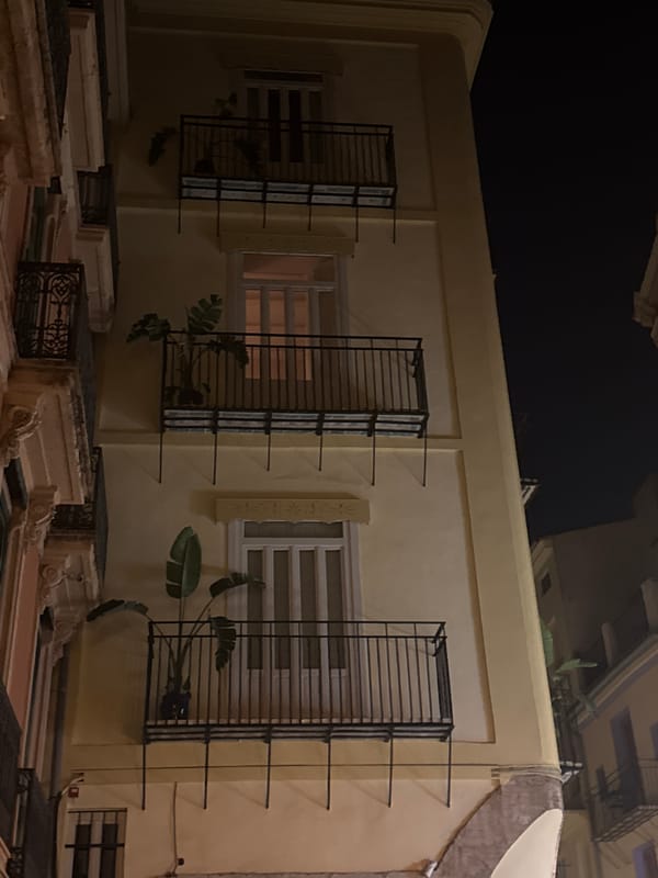 Night walk through Valencia: old streets, the Llotja, and a university library