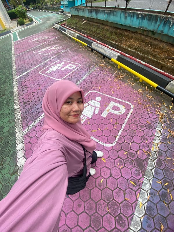 A morning tour of Banjarbaru through selfies and street scenes
