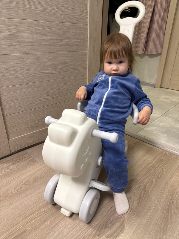 Toddler playtime and selfies in a Moscow apartment