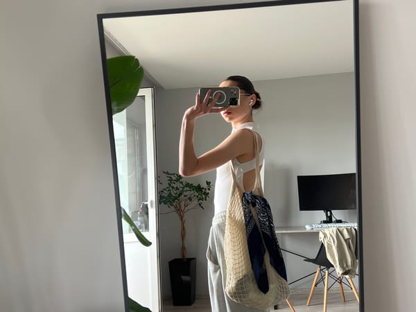 Apartment morning in Ternopil: selfies and a fluffy cat
