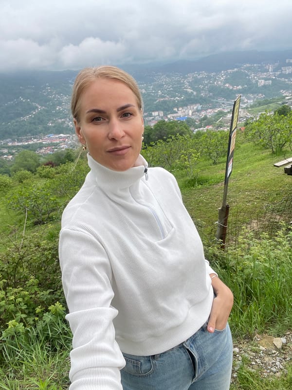 Tourist moments and street scenes documented in Sochi