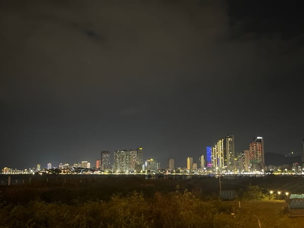 Night dining and fire scenes captured in Nha Trang