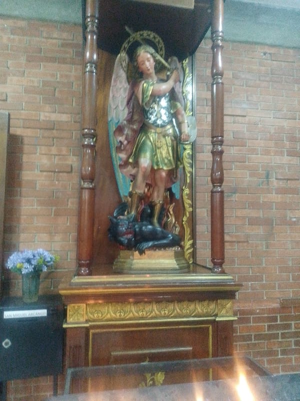 Easter religious displays documented at Caracas church setting