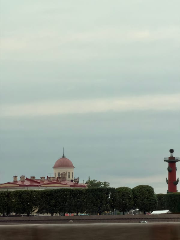 St. Petersburg sightseeing and daily life moments