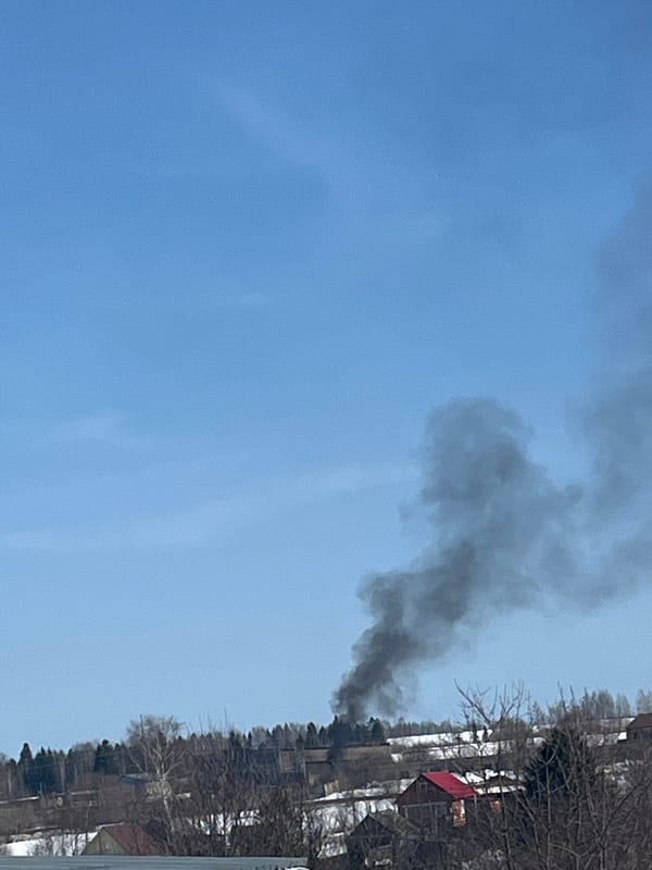 Black smoke plume spotted over Pavlovka, Russia