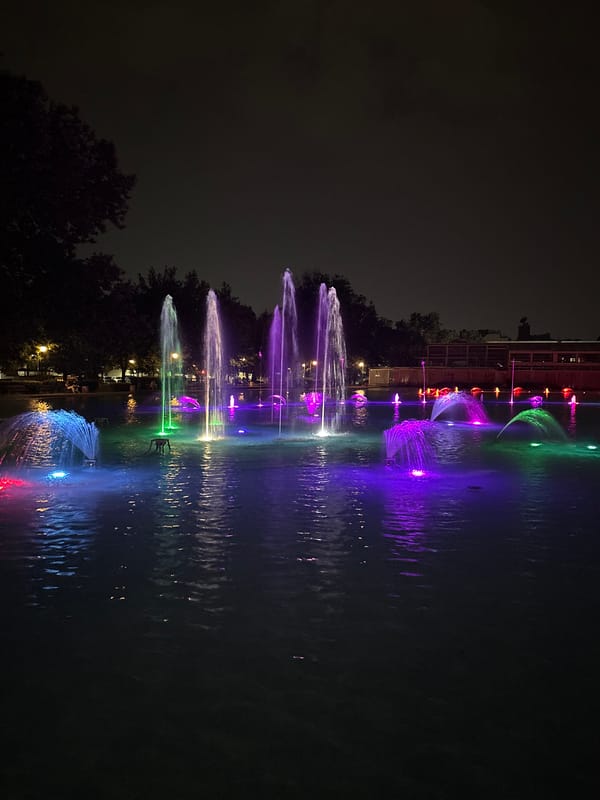 Evening fountain display observed at Barcelona's Parc de l'Espanya Industrial