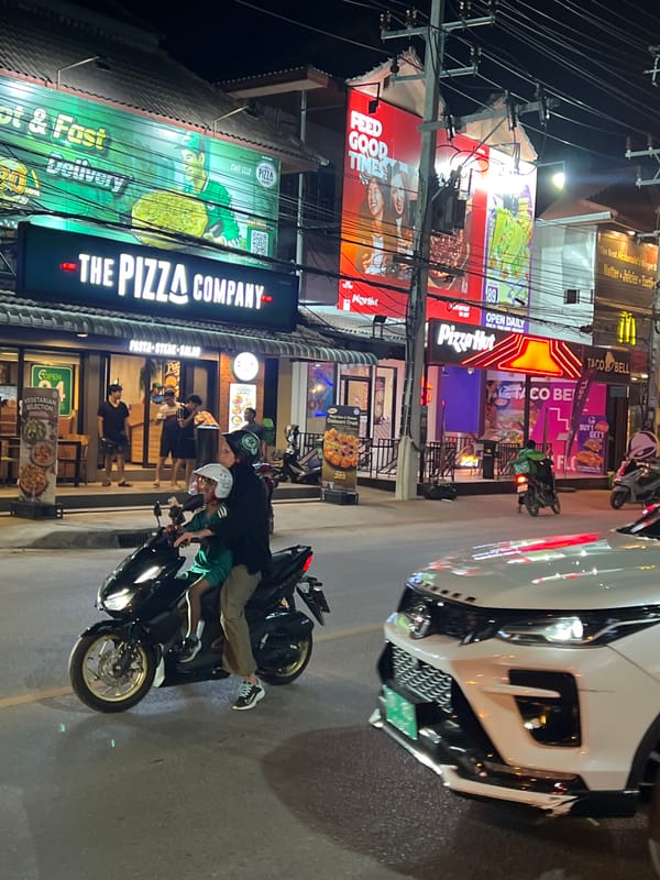 Baan Bo Phut nightlife: food, scooters, shops, and street scenes