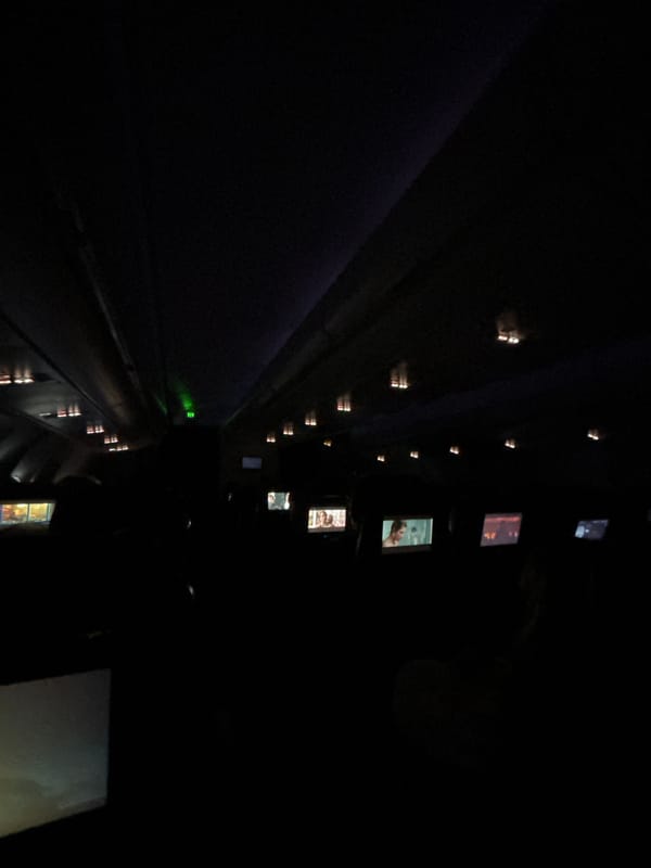 Underground tunnel screens and airplane cabin captured in Gentilly
