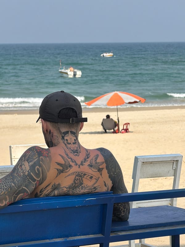 Morning beach scene documented in Đà Nẵng, Vietnam