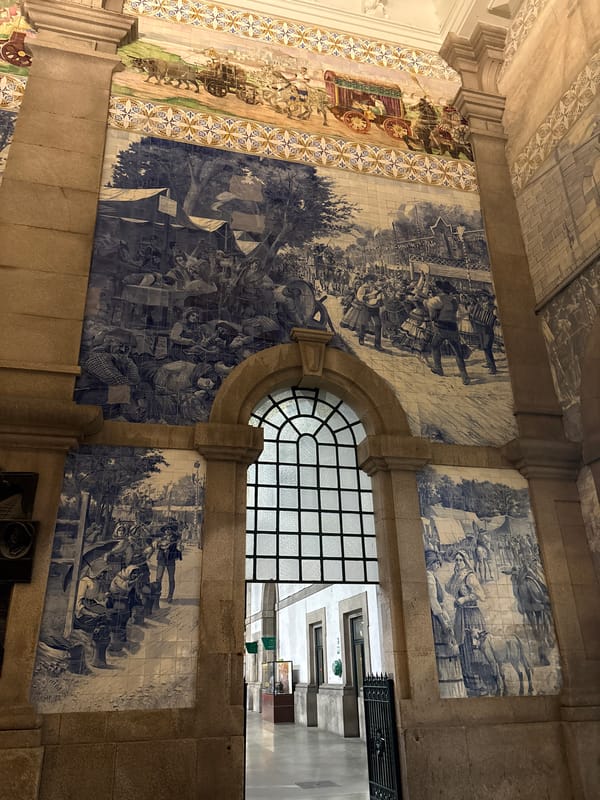 Evening architectural tour documented across Porto and Vila Nova de Gaia