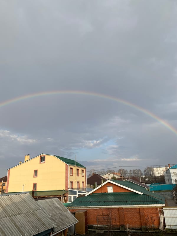 Double rainbow appears over Ulyanovsk residential area
