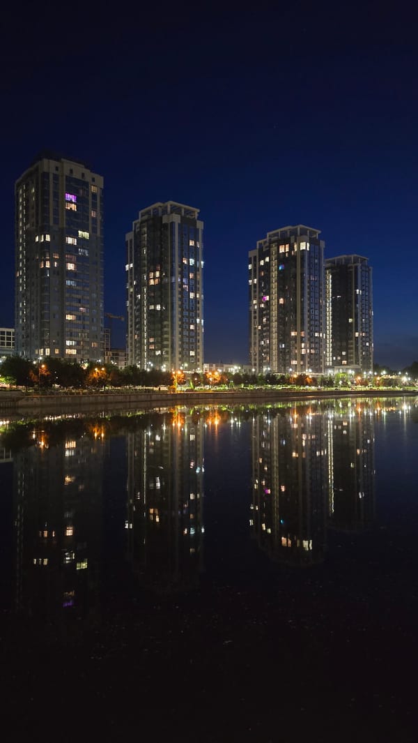 Evening urban life documented across Kyiv neighborhoods