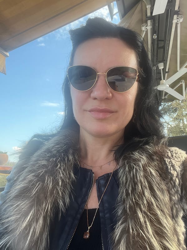 Woman documents riverside restaurant visit in Serbian municipality