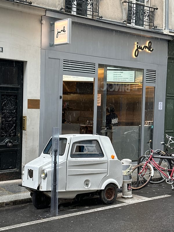Paris street scene and ceramic art documented by witnesses