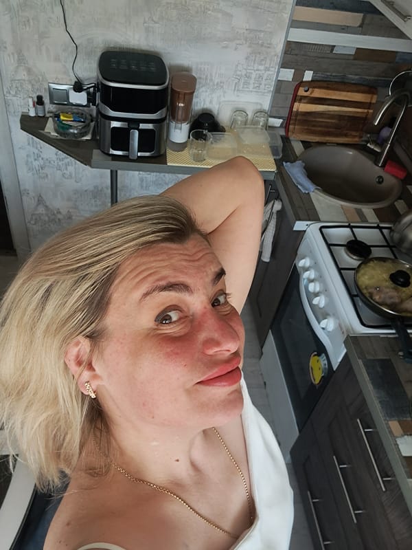 Woman's morning routine documented in Elektrostal, Russia