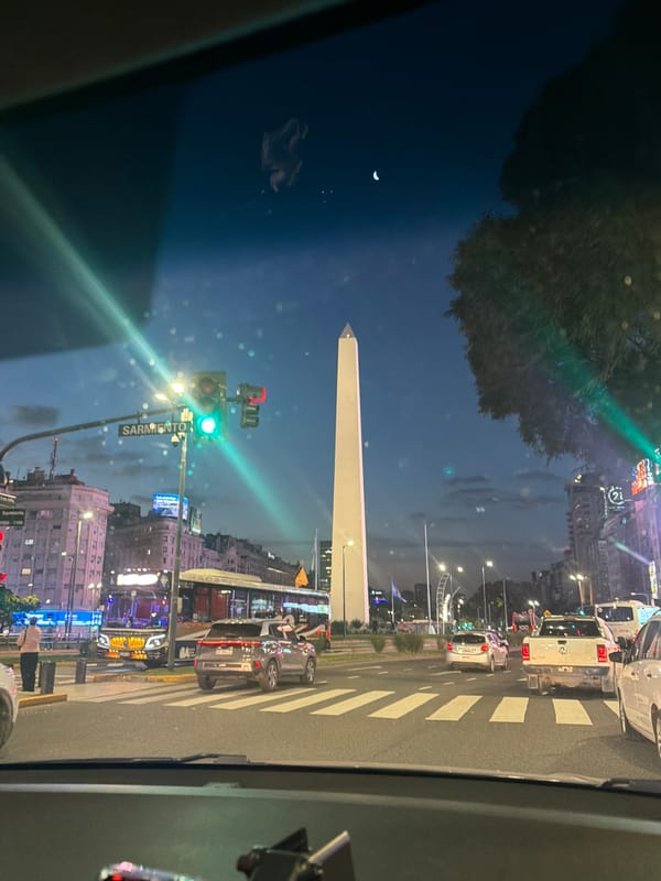 Heavy traffic observed near Buenos Aires Obelisco Thursday night