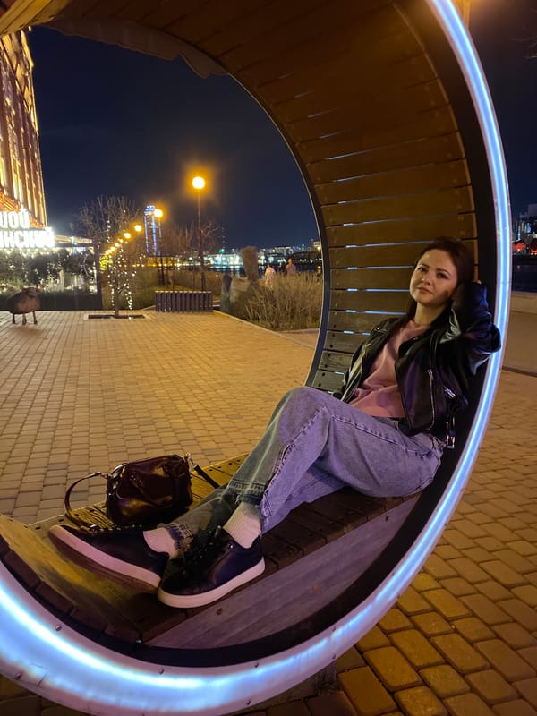 Evening urban scenes documented across Yekaterinburg in six-minute span