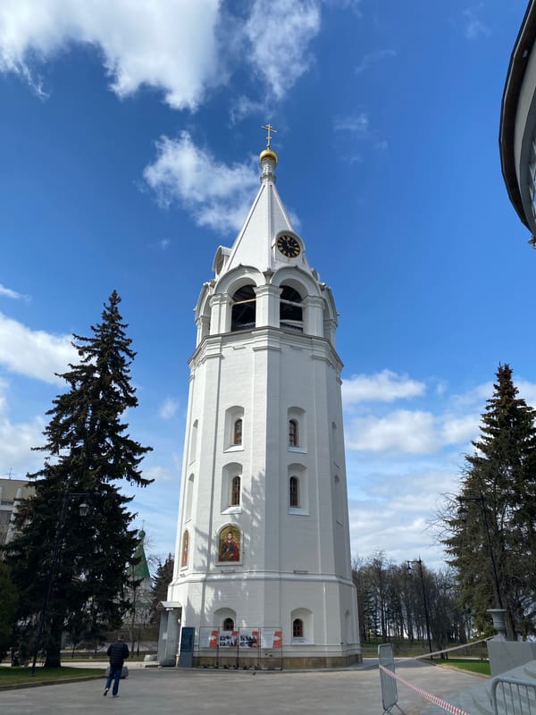 Tourist documents historic sites and Chkalov monument in Nizhny Novgorod