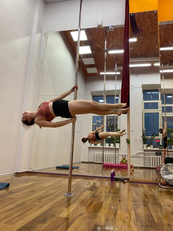 Ordinary day documented at Yekaterinburg's Mayakovsky Park, fitness studio