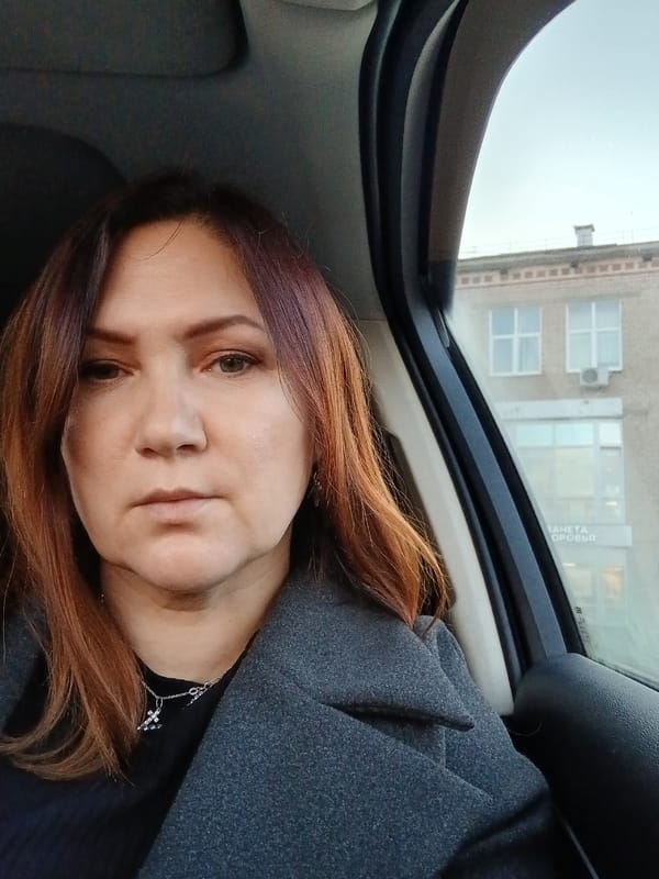 Woman photographed in vehicle during urban daytime incident
