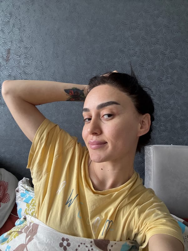 Woman documents morning routine through selfies across Tbilisi
