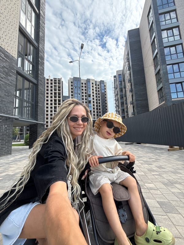 Stroller walk and selfies in Rusanovo