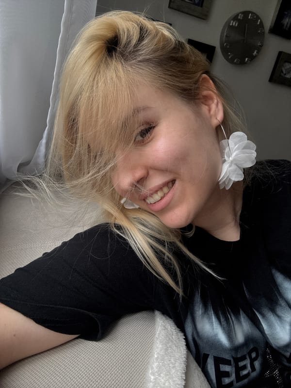 Casual afternoon at home in Volgograd, selfies and apartment life
