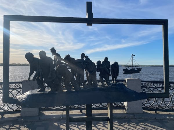 Volga River views and monument documented in Novokuybyshevsk