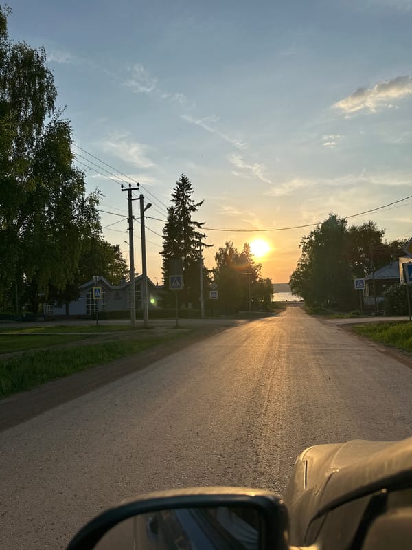 Sunset drive through Ilyinsky captures school zone, worn roads