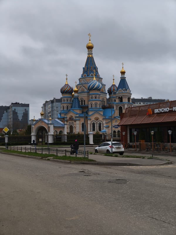 Morning snapshots document everyday life in Izhevsk, Russia