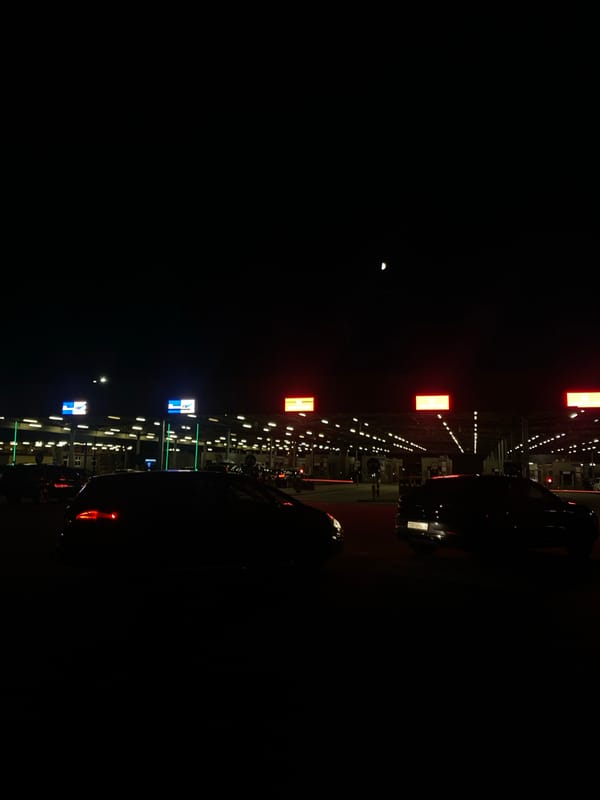 Nighttime queue at the Terespol–Belarus border crossing