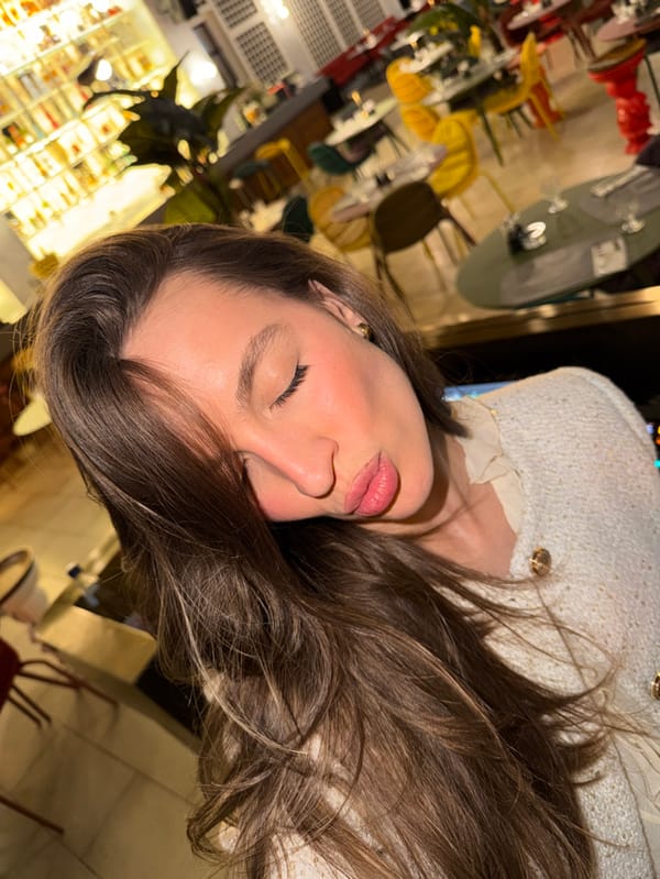 Woman documents night out in Budva through selfies