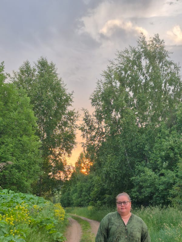 Rural photo session with wildflowers during sunset in Doinaya