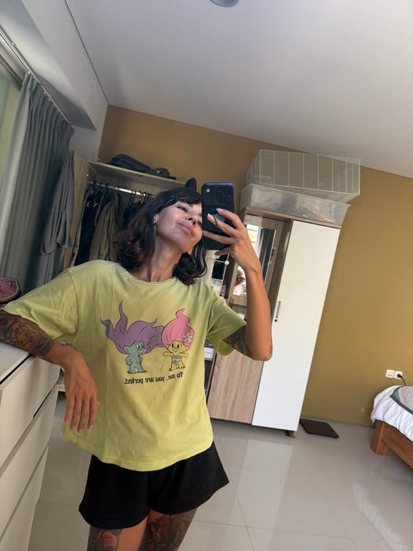 Woman documents morning routine in Kuta Selatan, Indonesia