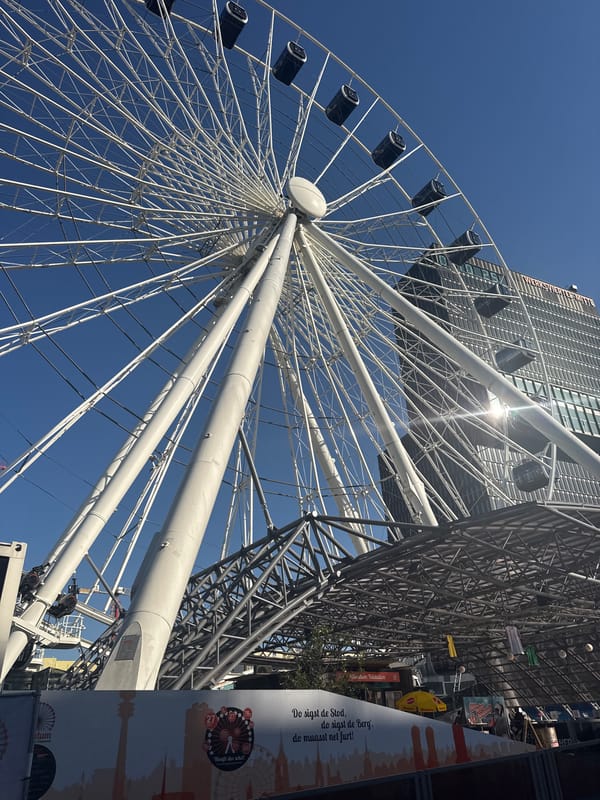 Sunny afternoon in Munich — Ferris wheel, café patio, street mural