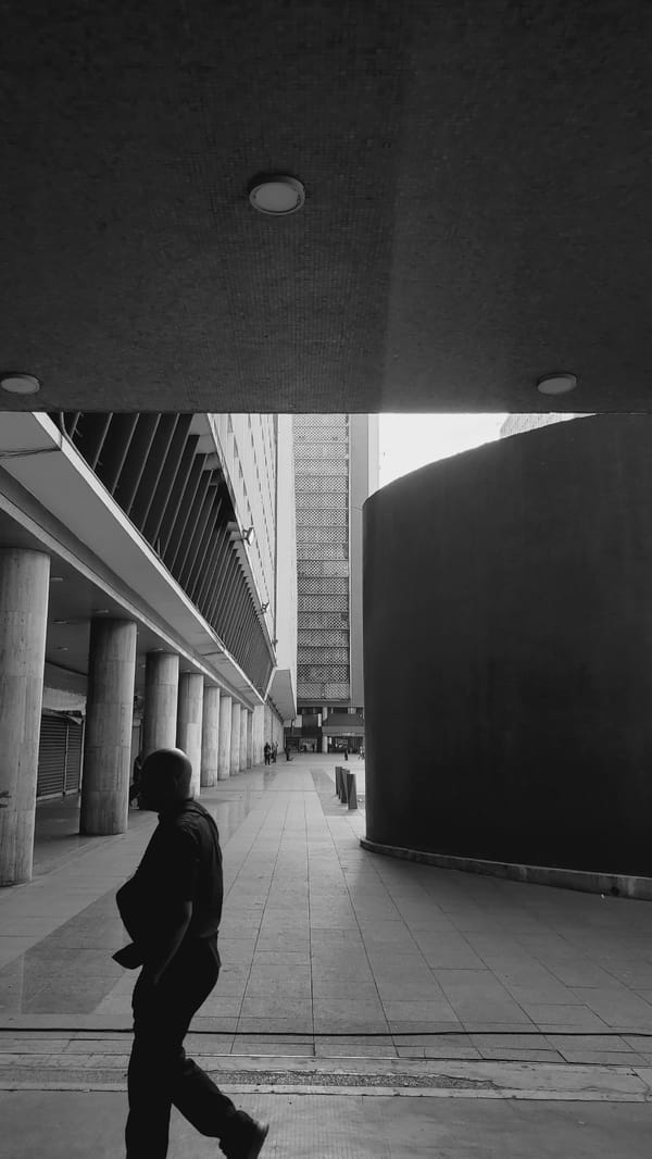 Photographer documents Caracas architecture and street life in afternoon walk