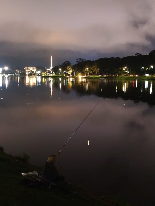 Nighttime lakeside scenes captured around Xuan Huong Lake, Da Lat
