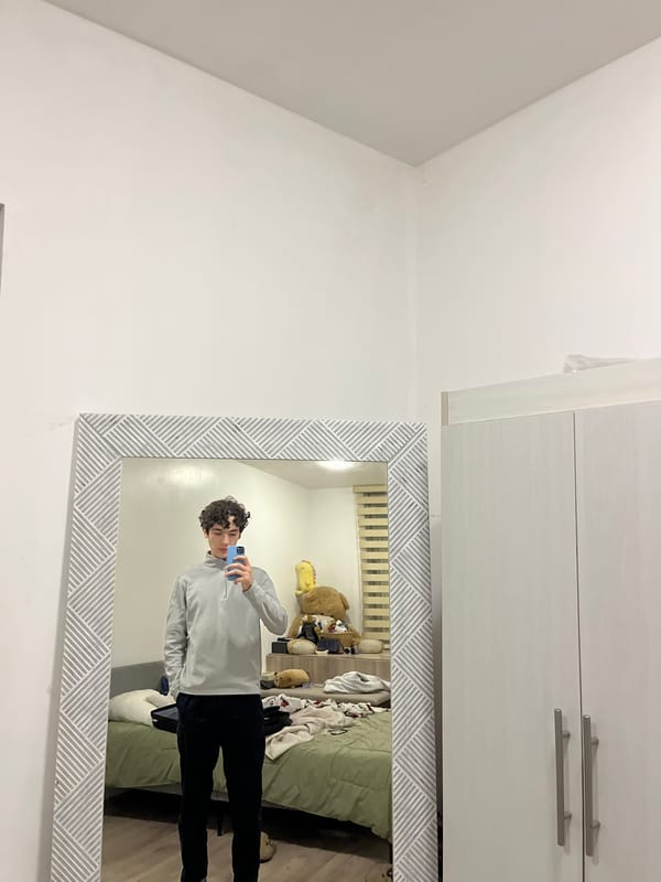 Indoor dining and mirror selfie moments in Mexico