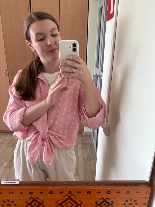 Woman documents selfie session in mirrors across Izhevsk
