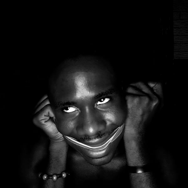 Person poses with medal in Narayi photo session