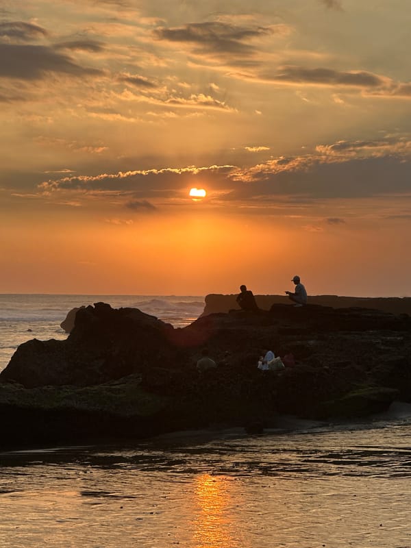 Coastal sunset documented in North Kuta, Indonesia