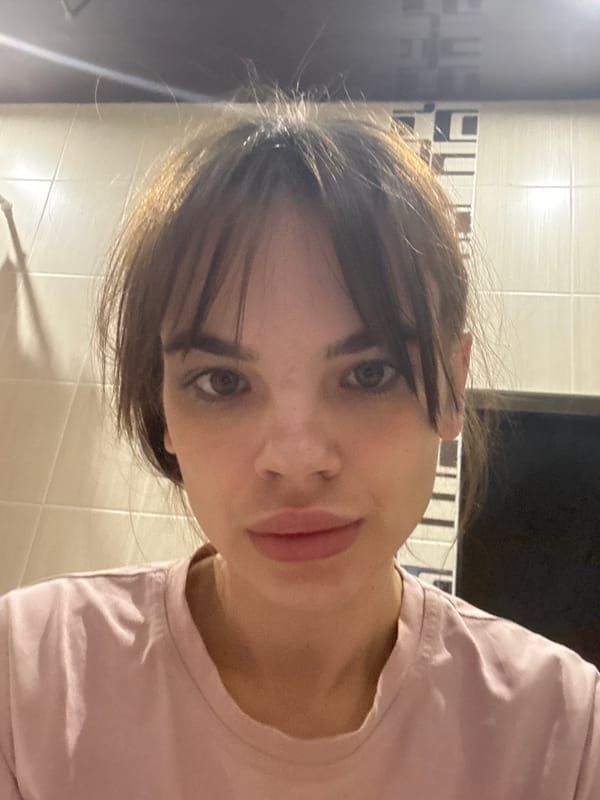 Woman takes bathroom selfies in Rostov-on-Don