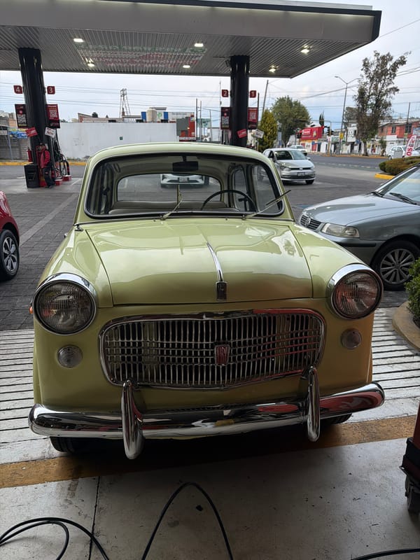 Vintage Fiat spotted at gas station in Cholula