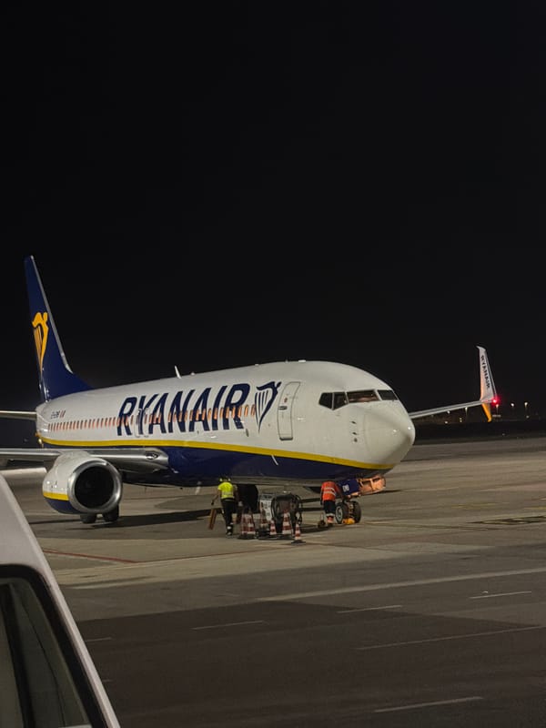 Ryanair night boarding at Bari Airport