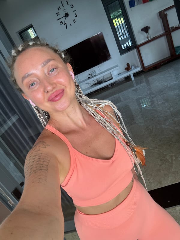 Activewear selfies in a Nha Trang indoor space