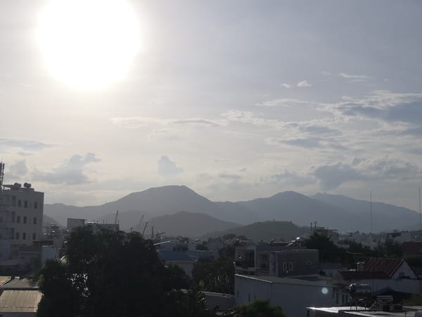 Morning street scenes documented in Bac Nha Trang Ward
