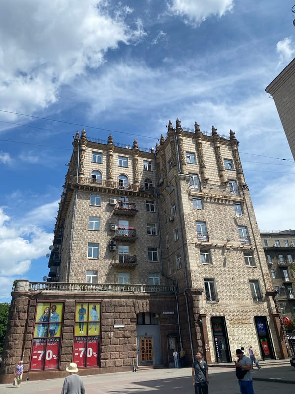 Kyiv city center: architecture, monuments, and street memorial